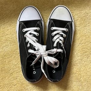 NWT Airwalk Sneakers